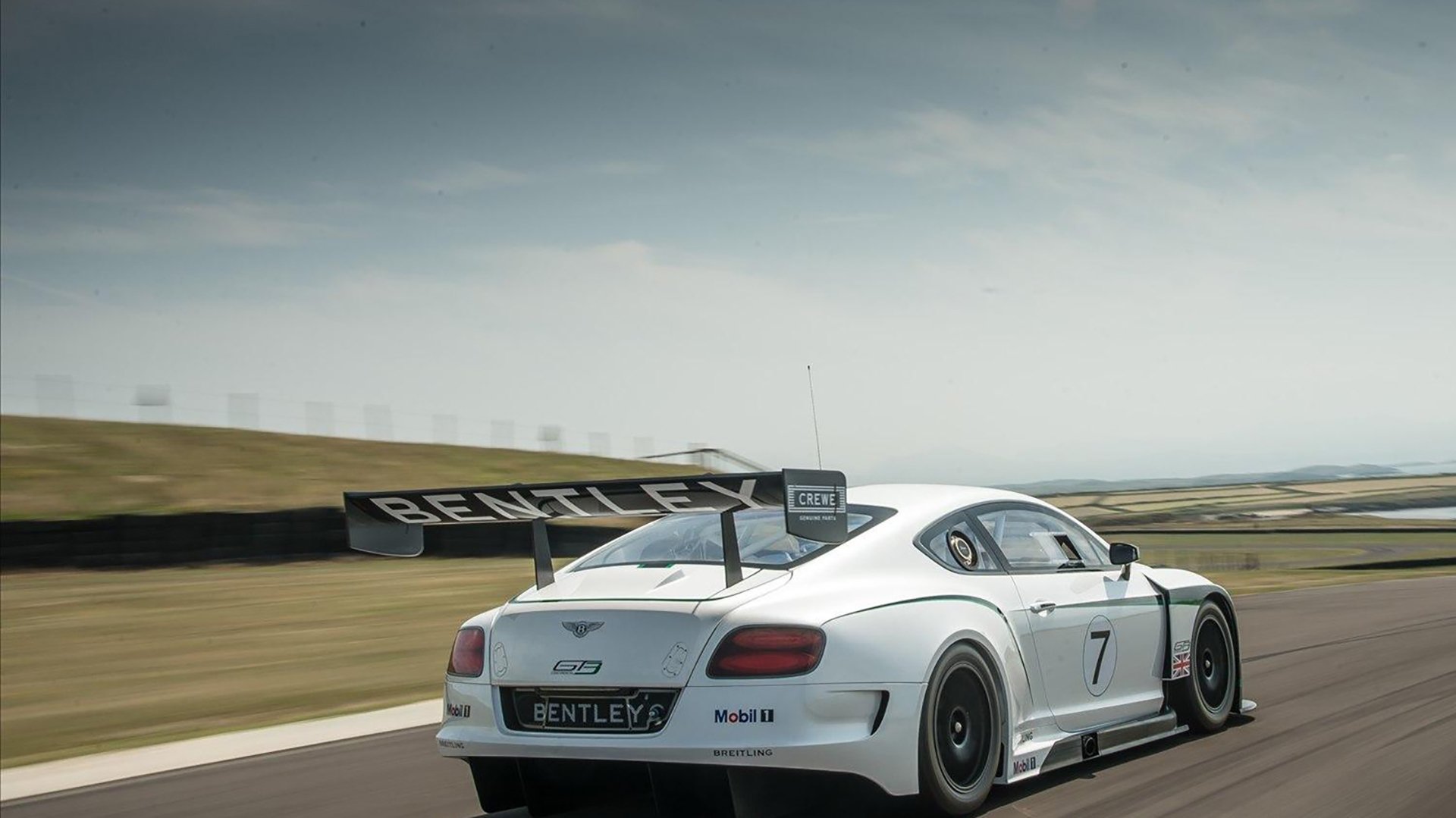 FB体育-山东男篮客场击败广州队，连胜达到六场，山东男篮战广东男篮