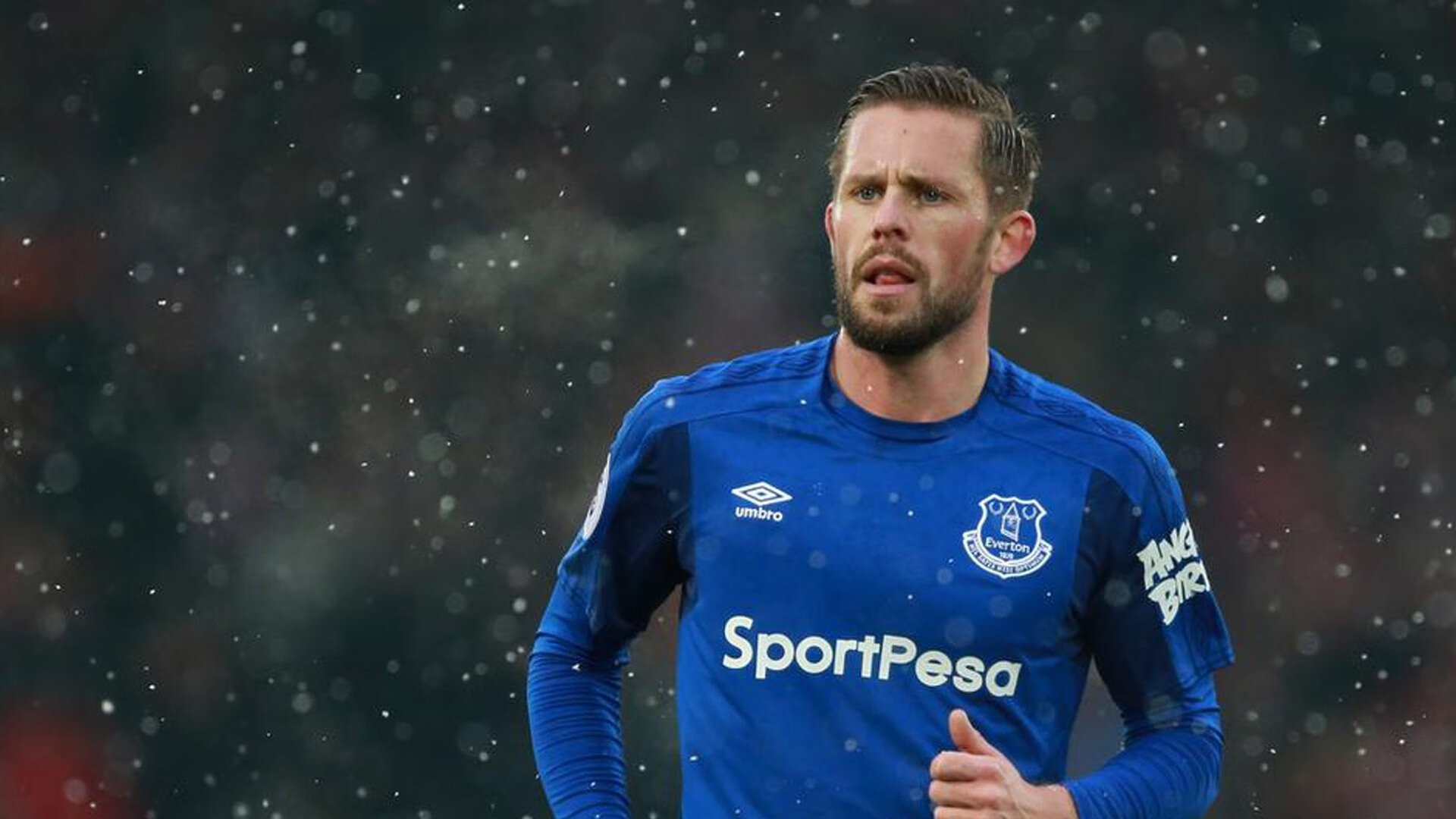 “足球场馆智能安保系统全面升级，确保比赛安全”，智能化足球场